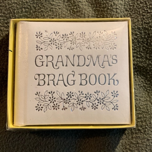 Vintage C.R. Gibson’s Grandma’s Brag Book in original box. Approx 4.5” x 4”. - Picture 1 of 12